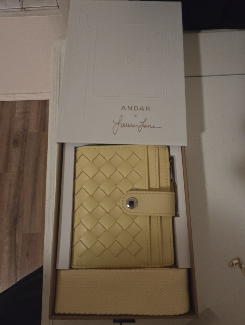 NIB Andar The Lo Wallet - Picture 2 of 2